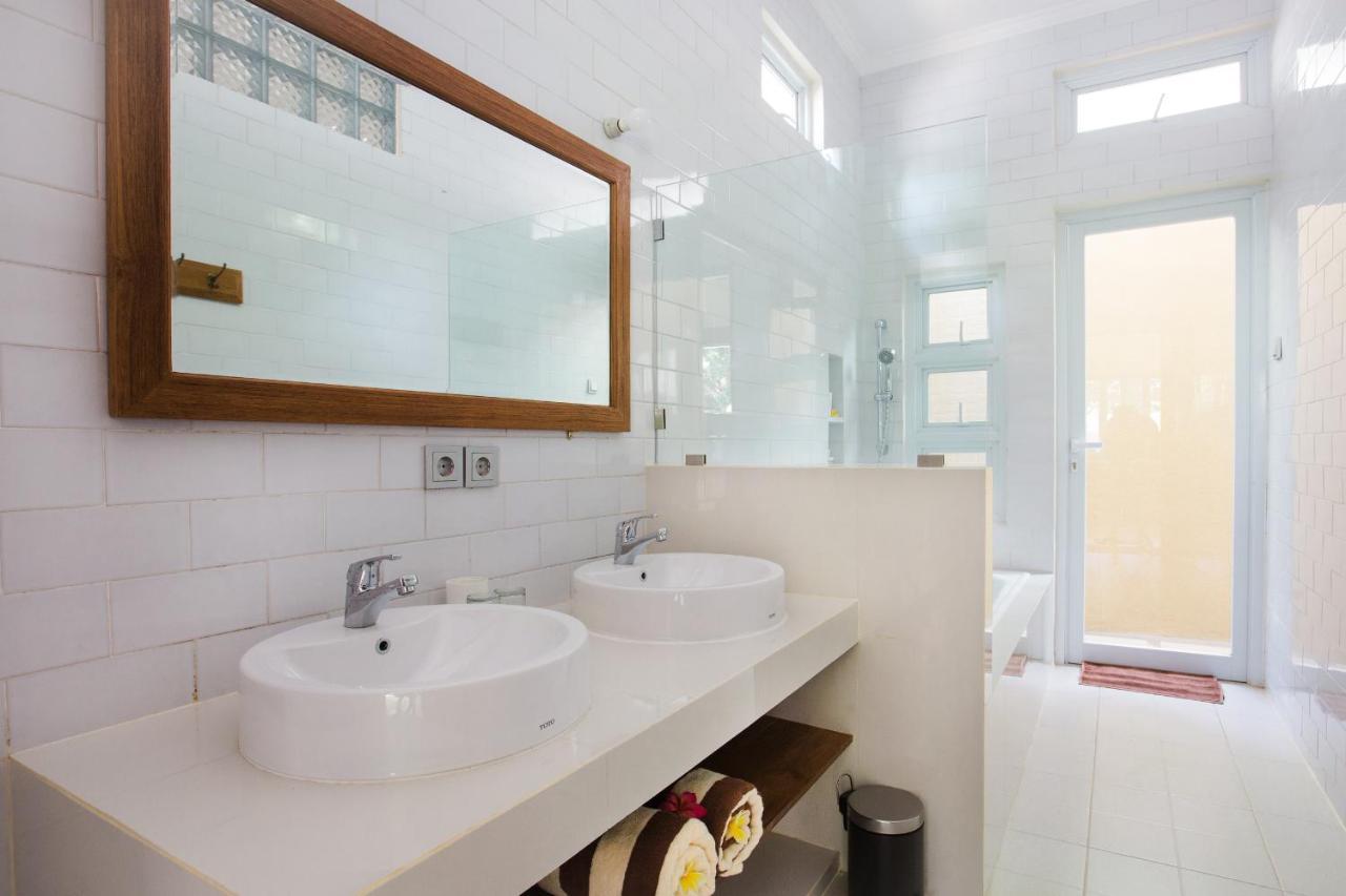 Donguri House Bali Bed & Breakfast Jimbaran  Exterior photo